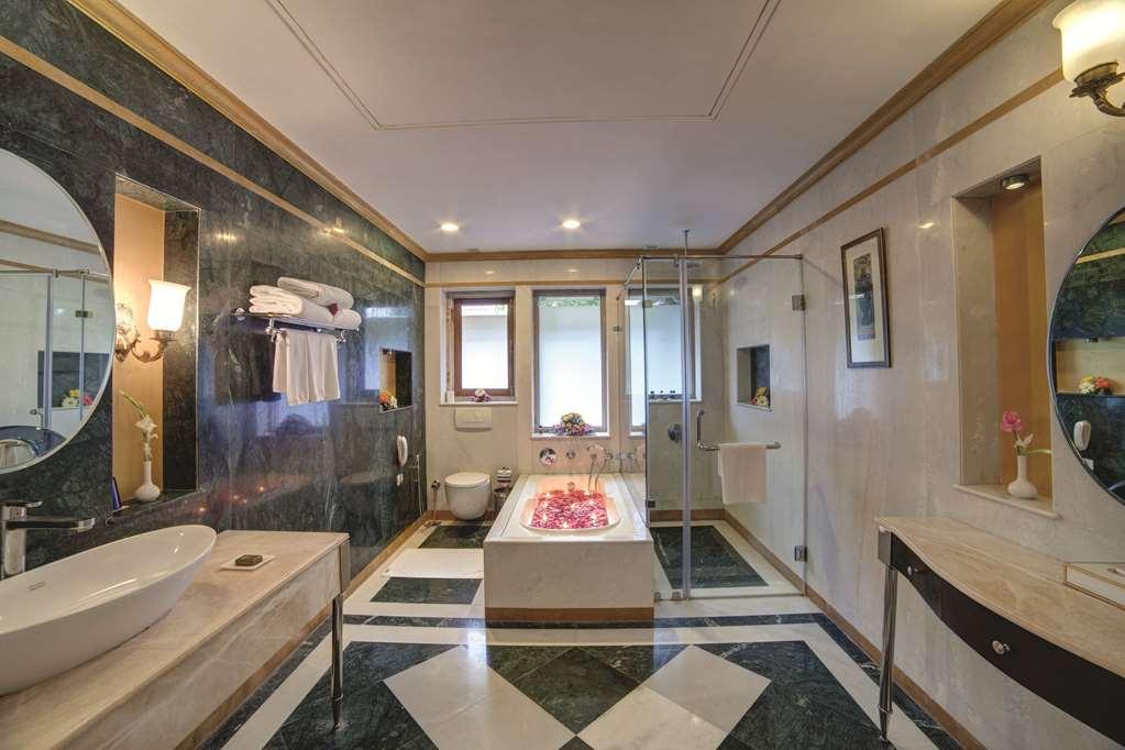 Ramada Udaipur Resort & Spa Zimmer foto