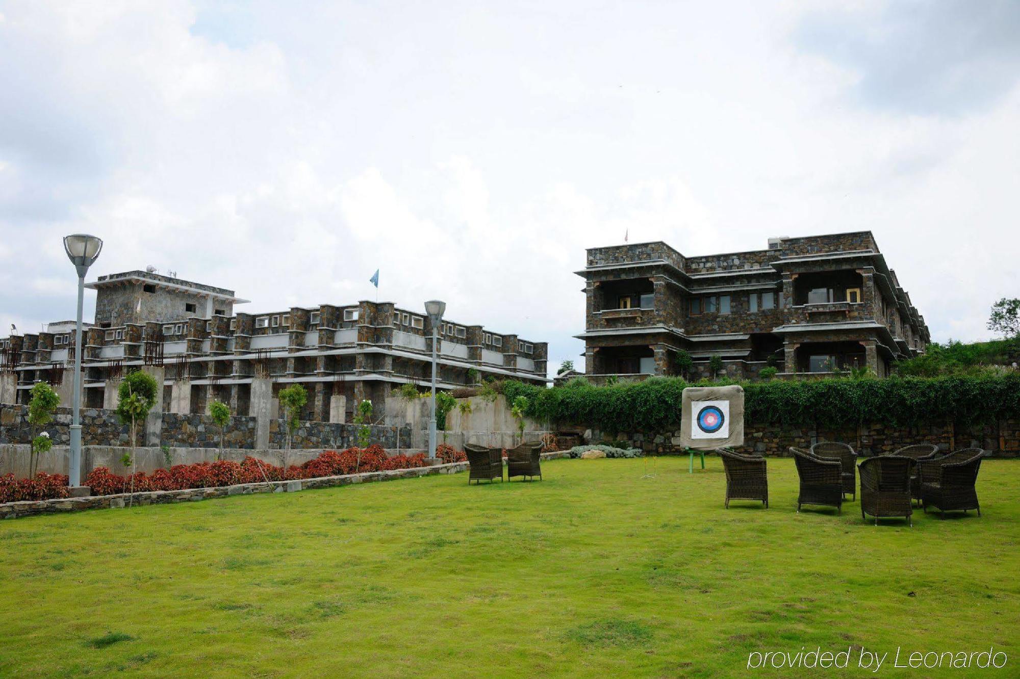 Ramada Udaipur Resort & Spa Exterior foto